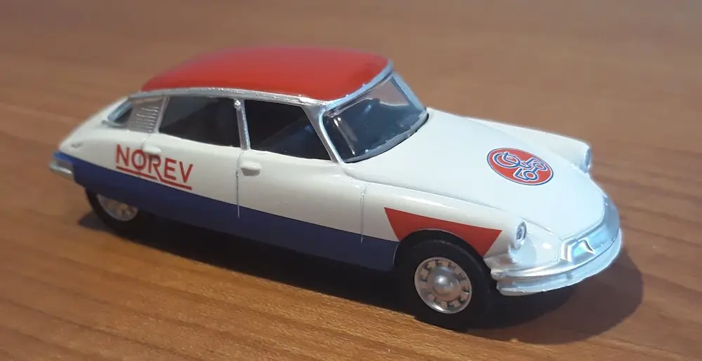 Citroën DS19 1958 Cycliste 1:64