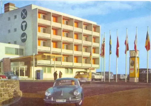 [W15897] Ansicht "Onze Auto's, een tochtje door de tijd" Hotel